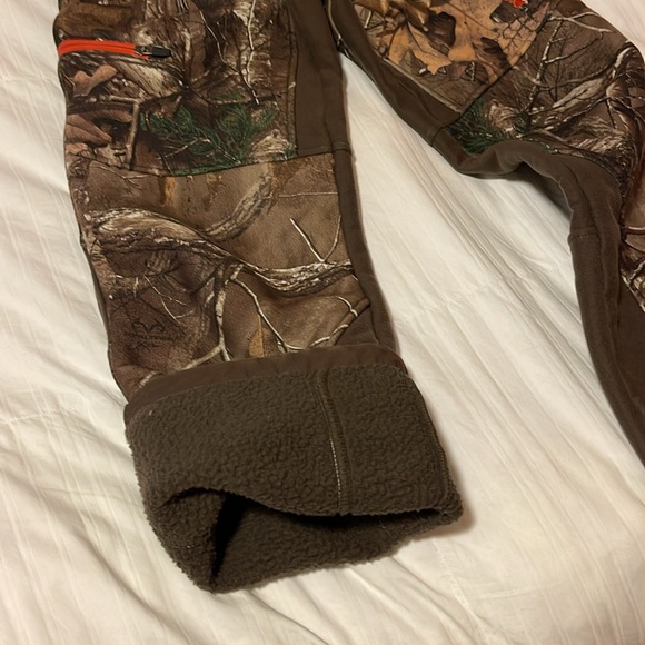 UNDER ARMOUR STORM ,, REALTREE    YTH SZ MED HEAVY DUTY LINED PANTS. - Picture 3 of 9